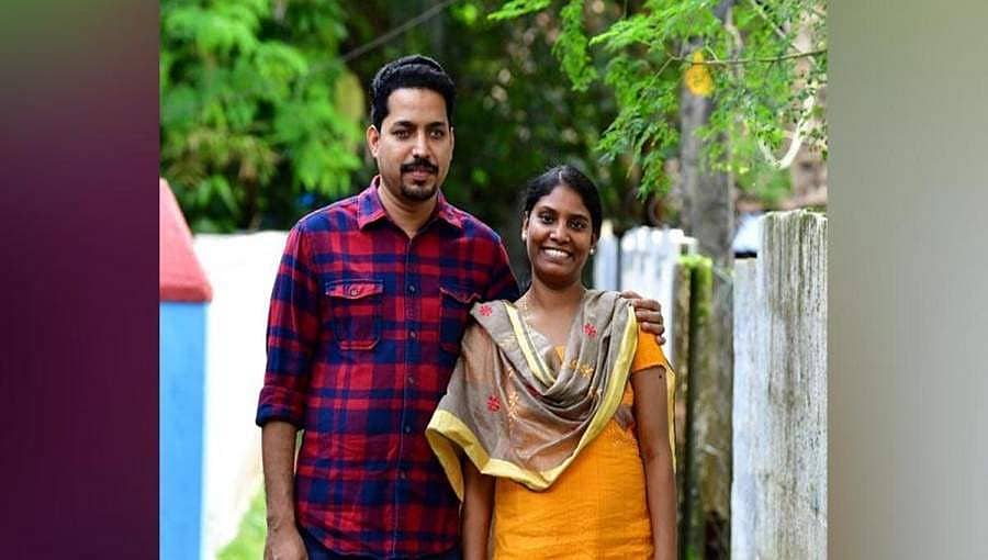 ಪ್ರೀತಿ ಕುರುಡಲ್ಲ: ಚಿತ್ರವೊಂದರ ಹಿರೋ ಆಗಿರುವ ಅಂಧ ಶಿಕ್ಷಕನನ್ನು ಪ್ರೀತಿಸಿ ಮದುವೆಯಾದ ಯುವತಿ!