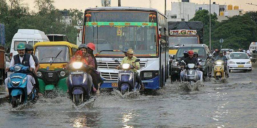 ಭಾರೀ ಮಳೆ, ಹಲವೆಡೆ ಪ್ರವಾಹ: ರಾಜ್ಯದ 7 ಜಿಲ್ಲೆಗಳಲ್ಲಿ ರೆಡ್ ಅಲರ್ಟ್ ಘೋಷಣೆ