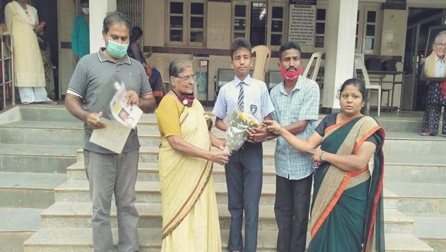 ಎಸ್‌ಎಸ್‌ಎಲ್‌ಸಿ ಪರೀಕ್ಷೆ: ಸೆಕ್ಯೂರಿಟಿ ಗಾರ್ಡ್ ಪುತ್ರ ದಾವಣಗೆರೆ ಜಿಲ್ಲೆಗೆ ಟಾಪರ್