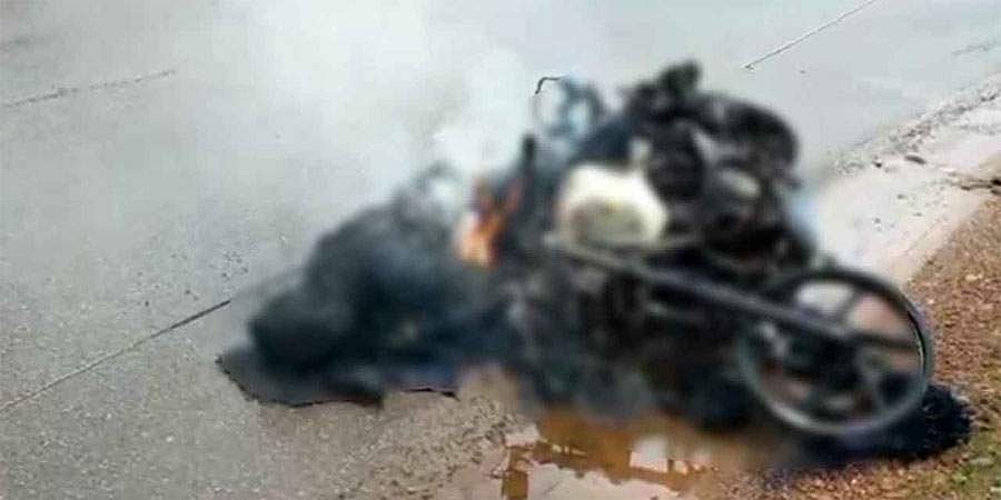 ಮಂಗಳೂರು: ವಿದ್ಯುತ್ ತಂತಿ ತುಳಿದು ಬೈಕ್ ಸವಾರ ಸಜೀವ ದಹನ!