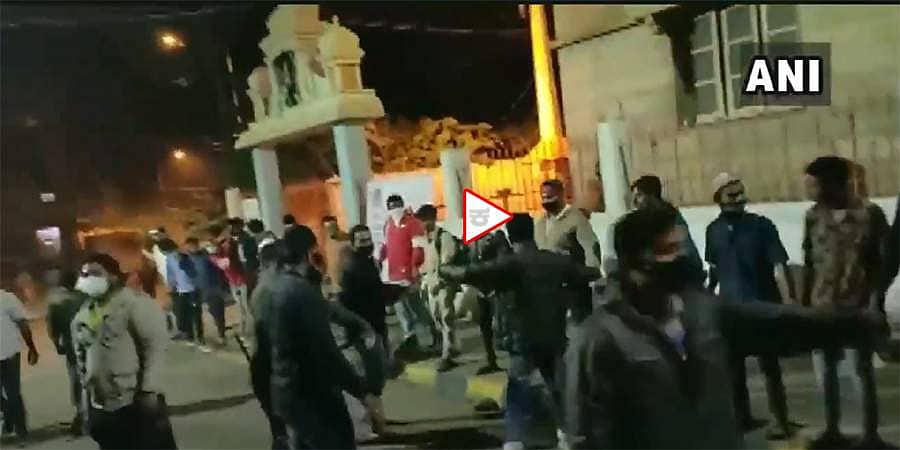 ಹಿಂಸಾಚಾರದ ವೇಳೆ ಗಲಭೆ ಕೋರರಿಂದ ಆಂಜನೇಯ ದೇಗುಲ ರಕ್ಷಿಸಿದ ಮುಸ್ಲಿಂ ಯುವಕರು!