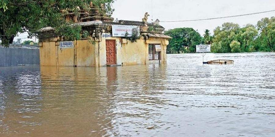 ಕರ್ನಾಟಕದಲ್ಲಿ ವರುಣನ ಅವಾಂತರ: ಮಳೆಯಿಂದ 10 ಸಾವಿರ ಕೋಟಿ ರು. ನಷ್ಟ