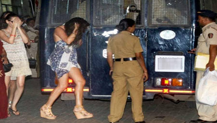 ರೇವ್ ಪಾರ್ಟಿ: 9 ಲಕ್ಷ ರೂ ಮೌಲ್ಯದ ಡ್ರಗ್ರ್, 23 ಮಂದಿಯನ್ನು ಬಂಧಿಸಿದ ಪೊಲೀಸರು!