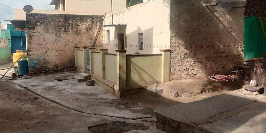 ಬಳ್ಳಾರಿ: ಹೋಮ್ ಐಸಲೇಷನ್ ನಲ್ಲಿದ್ದ ಕೊರೋನಾ ಸೋಂಕಿತ ಹಸಿವಿನಿಂದ ಸಾವು; ತನಿಖೆಗೆ ಆದೇಶ
