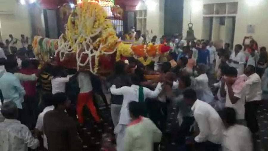 ಕೊಪ್ಪಳ: ಕೊವಿಡ್-19 ನಿರ್ಬಂಧದ ನಡುವೆಯೂ ಅಡ್ಡಪಲ್ಲಕ್ಕಿ ಉತ್ಸವ, ಪೊಲೀಸರಿಂದ 50ಕ್ಕೂ ಹೆಚ್ಚು ಗ್ರಾಮಸ್ಥರ ಬಂಧನ