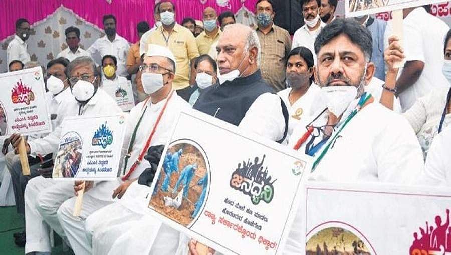 ಗಲಭೆ ಹಿಂದೆ ಕಾಂಗ್ರೆಸ್ ಕೈವಾಡ ಎಂಬಂತೆ ಬಿಂಬಿಸಲು ಬಿಜೆಪಿ ಪೊಲೀಸರ ಮೇಲೆ ಒತ್ತಡ ಹೇರಿದೆ: ಡಿಕೆ ಶಿವಕುಮಾರ್ ಗಂಭೀರ ಆರೋಪ