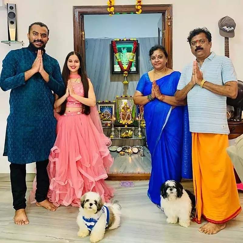 ಗಾಯಕ ಚಂದನ್ ಶೆಟ್ಟಿ ಕುಟುಂಬ