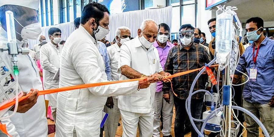 ಬಿಮ್ಸ್ಗೆ ನೇಸಲ್ ಕೆನೂಲಾ ಆಕ್ಸಿಜನ್ ಉಪಕರಣ ಸಮರ್ಪಿಸಿದ ಮುಖ್ಯಮಂತ್ರಿ ಯಡಿಯೂರಪ್ಪ"