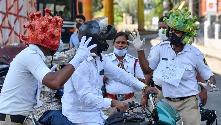 ರಿಲಯನ್ಸ್ ಜಿಯೋದಿಂದ ಕೊರೋನಾ ವಾರಿಯರ್ಸ್ ಬೆಂಗಳೂರು ಸಂಚಾರ ಪೊಲೀಸ್ ಗೆ 50,000 ಮಾಸ್ಕ್, ಸ್ಯಾನಿಟೈಸರ್ ದೇಣಿಗೆ