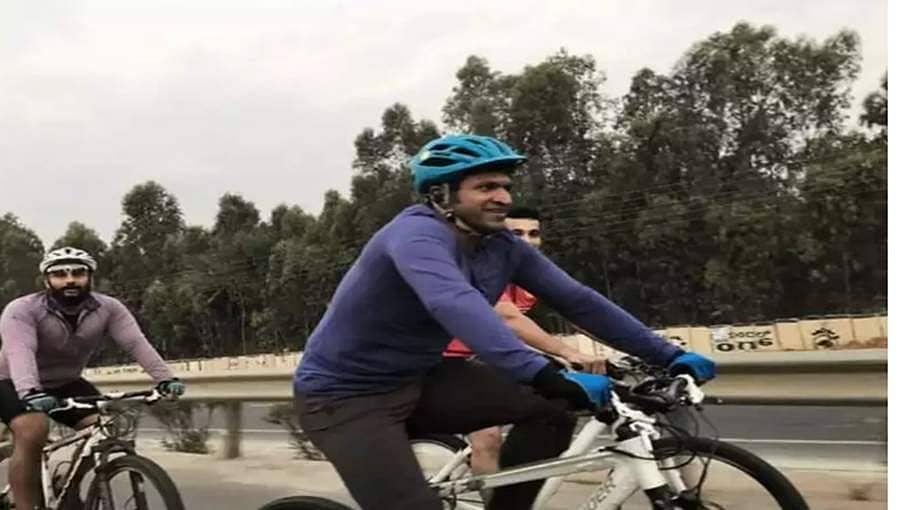 ಸೈಕಲ್ ನಲ್ಲಿ ಬೆಂಗಳೂರು ಸುತ್ತಿದ ಪವರ್ ಸ್ಟಾರ್ ಪುನೀತ್ ರಾಜ್ ಕುಮಾರ್- ವಿಡಿಯೋ