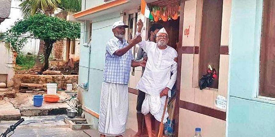 ಗದಗ: ಕೊರೋನಾ ಗೆದ್ದ ಸ್ವಾತಂತ್ರ್ಯ ಹೋರಾಟಗಾರ ಶತಾಯುಷಿ ವೆಂಕೋಸಾ ಬಂದಗೆ