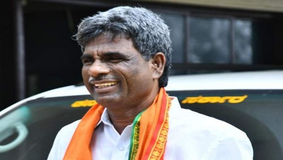 ದೇವಾಲಯಗಳ ಸ್ವಾಯತ್ತತೆ ಪ್ರಸ್ತಾಪಕ್ಕೆ ಸ್ವಾಮೀಜಿಗಳ ಸ್ವಾಗತ, ಭಕ್ತರೆಂದರೆ ಬರೀ ಆರ್ಎಸ್ಎಸ್ ಅಲ್ಲ ಎಂದ ಮುಜರಾಯಿ ಸಚಿವ
