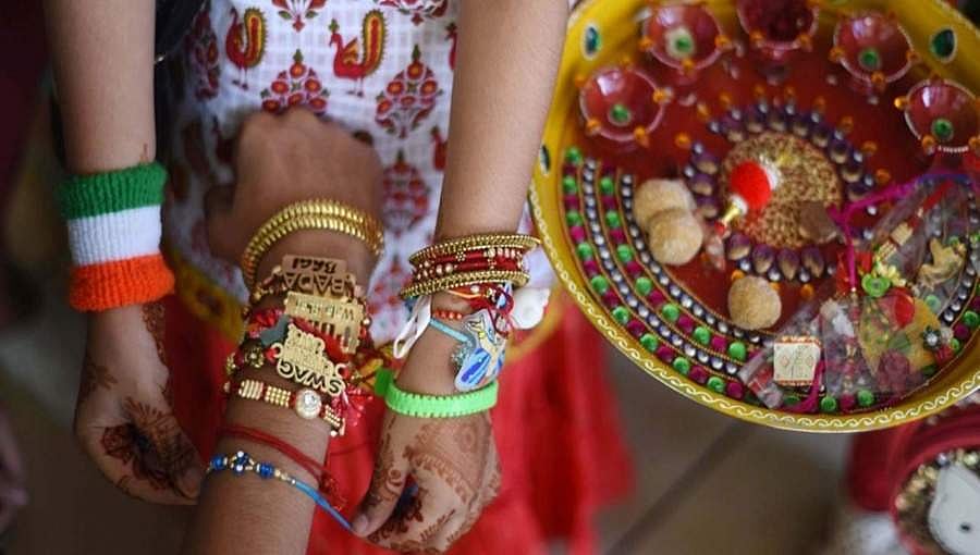 ರಕ್ಷಾ ಬಂಧನ್: ಸಹೋದರಿ ಮಾತಿಗೆ ತಲೆಬಾಗಿ ಪೊಲೀಸರಿಗೆ ಶರಣಾದ ನಕ್ಸಲ್!