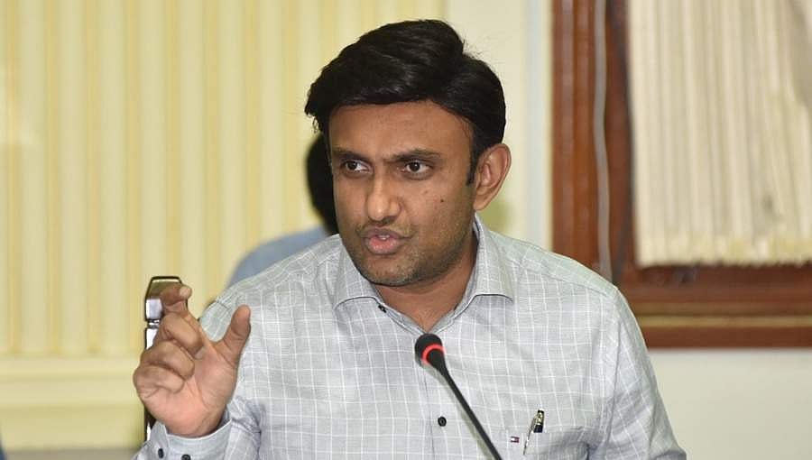 ಸಿಎಂ ಬಿಎಸ್ ವೈ, ಮಾಜಿ ಸಿಎಂ ಬೇಗ ಚೇತರಿಸಿಕೊಂಡು ಮತ್ತೆ ಎಂದಿನಂತೆ ಕರ್ತವ್ಯಕ್ಕೆ ಮರಳಲಿ: ಡಾ. ಕೆ.ಸುಧಾಕರ್
