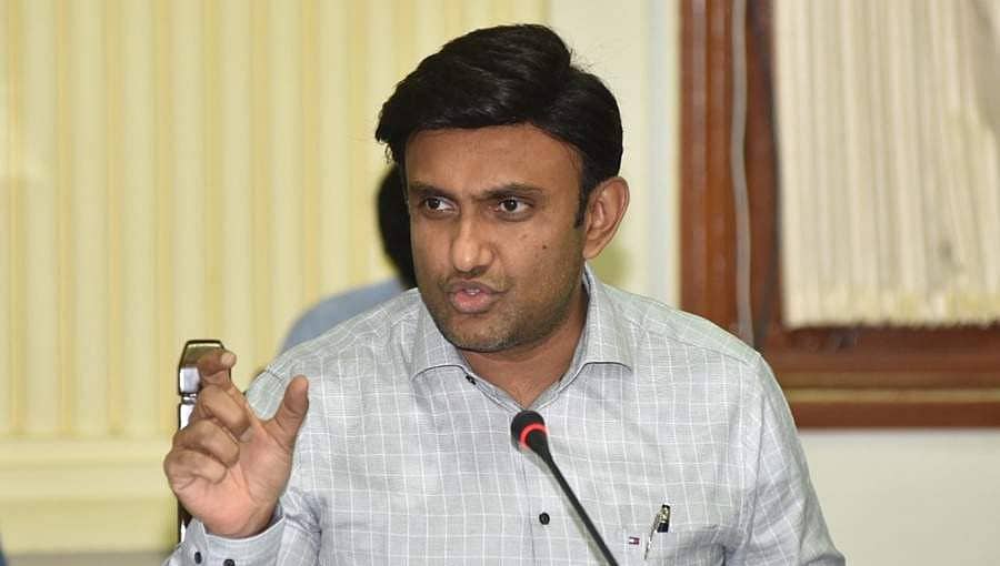 ಸಿಎಂ ಬಿಎಸ್ ವೈ, ಮಾಜಿ ಸಿಎಂ ಬೇಗ ಚೇತರಿಸಿಕೊಂಡು ಮತ್ತೆ ಎಂದಿನಂತೆ ಕರ್ತವ್ಯಕ್ಕೆ ಮರಳಲಿ: ಡಾ. ಕೆ.ಸುಧಾಕರ್