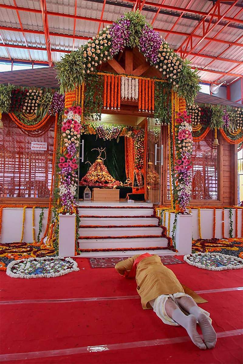 ರಾಮಲಲ್ಲಾ ದೇವರಿಗೆ ಪ್ರಧಾನಿ ಮೋದಿ ನಮಸ್ಕಾರ