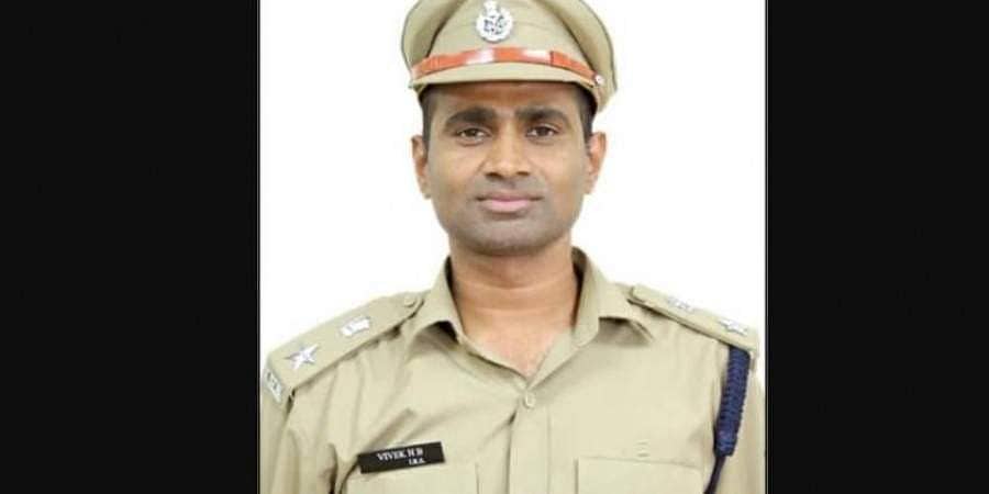 ಸಂಕಷ್ಟಗಳ ನಡುವೆಯೂ ಐಪಿಎಸ್ ಆದ ರೈತ ಪುತ್ರ ವಿವೇಕ್ ಹೆಚ್.ಬಿ.!