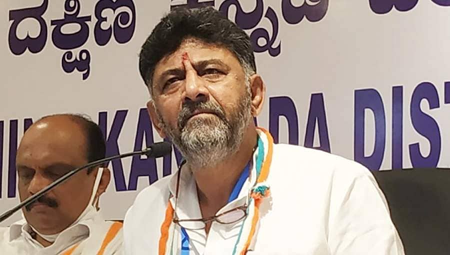 ಸೋಂಕಿತರ ಜೊತೆ ಬೇಕಂತಲೇ ಕೆಲವರಿಗೆ ಬಲವಂತದ ಕ್ವಾರೆಂಟೈನ್: ಡಿಕೆಶಿ ಗಂಭೀರ ಆರೋಪ