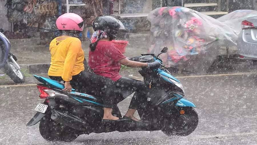 ರಾಜ್ಯದಲ್ಲಿ ವರುಣನ ಆರ್ಭಟ: ಆರು ಜಿಲ್ಲೆಗಳಲ್ಲಿ ಪ್ರವಾಹ ಪರಿಸ್ಥಿತಿ, ರೆಡ್ ಅಲರ್ಟ್ ಘೋಷಣೆ