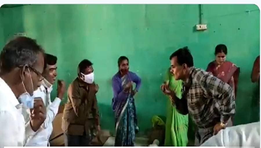 'ಪುಟ್ಟ ಮಕ್ಕಳಿಗೆ ಪಾಠ ಮಾಡೋದು ಹೇಗೆ?' ಪ್ರಾಥಮಿಕ ಶಾಲೆ ಶಿಕ್ಷಕರಿಗೆ ಹೇಳಿಕೊಟ್ಟ ಸಂಪನ್ಮೂಲ ವ್ಯಕ್ತಿ ಜಯಣ್ಣ