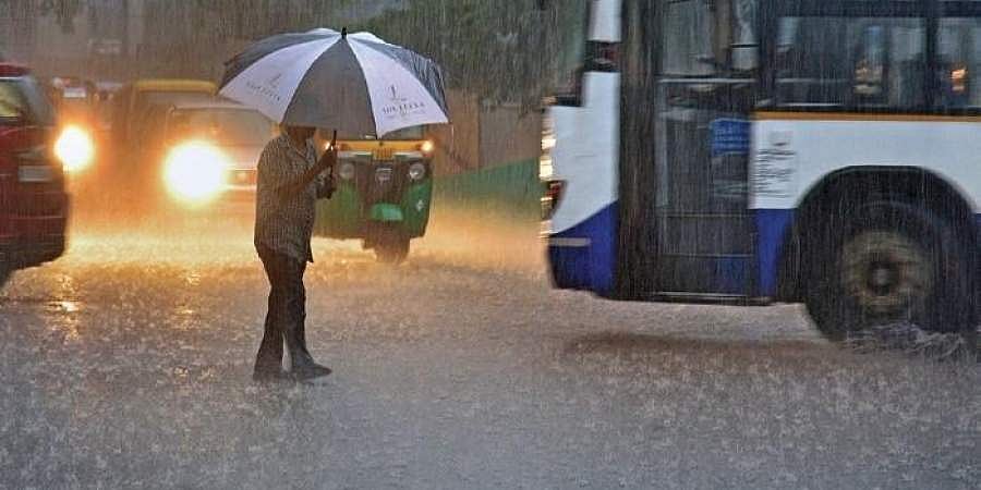 ಬೆಂಗಳೂರು: ಮುಂದಿನ ಮೂರು ದಿನಗಳಲ್ಲಿ ಸಾಧಾರಣ ಮಳೆ: ಕರವಾಳಿಯಲ್ಲಿ ರೆಡ್ ಅಲರ್ಟ್