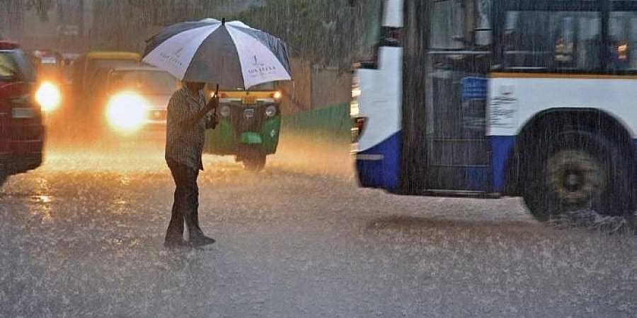 ಬೆಂಗಳೂರು: ಮುಂದಿನ ಮೂರು ದಿನಗಳಲ್ಲಿ ಸಾಧಾರಣ ಮಳೆ: ಕರವಾಳಿಯಲ್ಲಿ ರೆಡ್ ಅಲರ್ಟ್