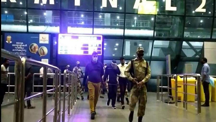 ತಿರುವನಂತಪುರ ವಿಮಾನ ನಿಲ್ದಾಣದಲ್ಲಿ ಇಬ್ಬರು ಶಂಕಿತ ಉಗ್ರರ ಬಂಧನ: 2008 ರ ಬೆಂಗಳೂರು ಸ್ಫೋಟದಲ್ಲಿ ಒಬ್ಬ ಭಾಗಿ