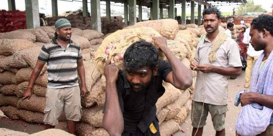 ಈರುಳ್ಳಿ ರಫ್ತು ನಿಷೇಧ: 1 ವಾರದಲ್ಲಿ 40 ಲಕ್ಷ ನಷ್ಟ; ಬೆಂಗಳೂರಿನ ರಫ್ತುದಾರರ ಅಳಲು!