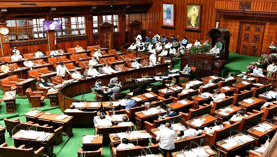 ವಿವಾದಿತ ಭೂಸುಧಾರಣೆಗಳ ತಿದ್ದುಪಡಿ ವಿಧೇಯಕ ಮಂಡನೆ: ಸರ್ಕಾರದ ವಿರುದ್ಧ ಹರಿಹಾಯ್ದ ವಿಪಕ್ಷಗಳು