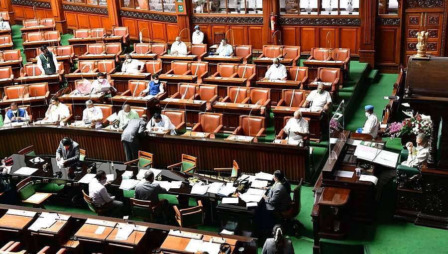 2.15 ಲಕ್ಷ ಆಟೋ, ಕ್ಯಾಬ್ ಚಾಲಕರು ಕೋವಿಡ್ ಆರ್ಥಿಕ ನೆರವು ಪಡೆದುಕೊಂಡಿದ್ದಾರೆ: ವಿಧಾನಸಭೆಗೆ ಸರ್ಕಾರ ಮಾಹಿತಿ