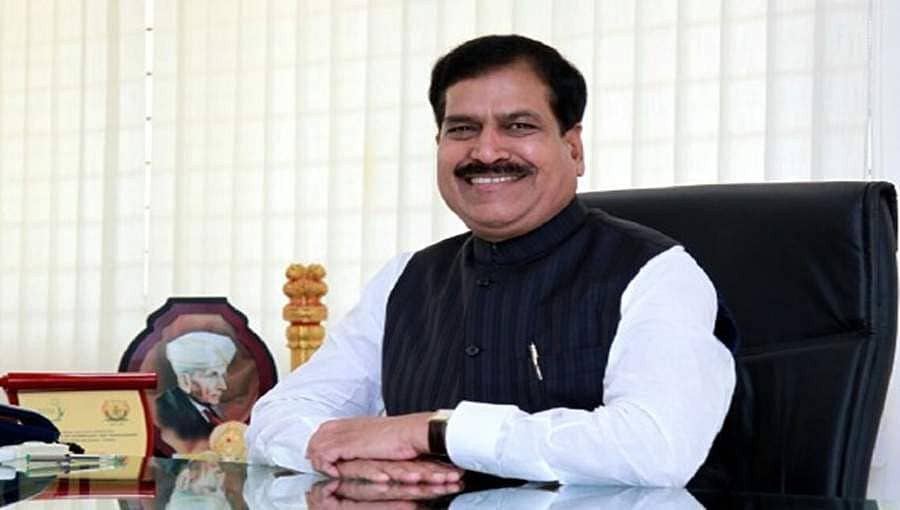 ಬಿಜೆಪಿಯಿಂದ ಸುರೇಶ್ ಅಂಗಡಿ ಪತ್ನಿ ಅಥವಾ ಪುತ್ರಿಯನ್ನು ಕಣಕ್ಕಿಳಿಸಲು ಶೆಟ್ಟರ್ ಆಸಕ್ತಿ
