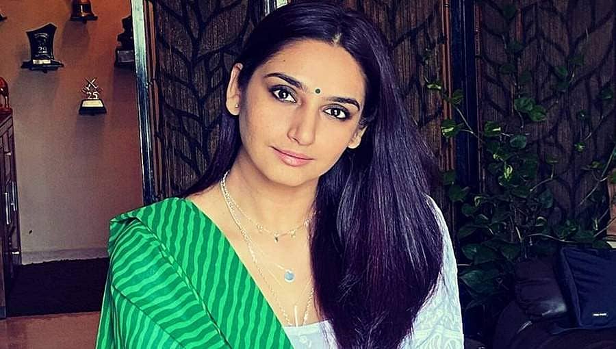 ಶುಕ್ರವಾರ ಬೆಳ್ಳಂಬೆಳಿಗ್ಗೆ ತುಪ್ಪದ ಬೆಡಗಿಗೆ ಶಾಕ್: ರಾಗಿಣಿ ಮನೆಗೆ ಸಿಸಿಬಿ ದಾಳಿ, ಶೋಧಕಾರ್ಯ ಶುರು ಮಾಡಿದ ಅಧಿಕಾರಿಗಳು