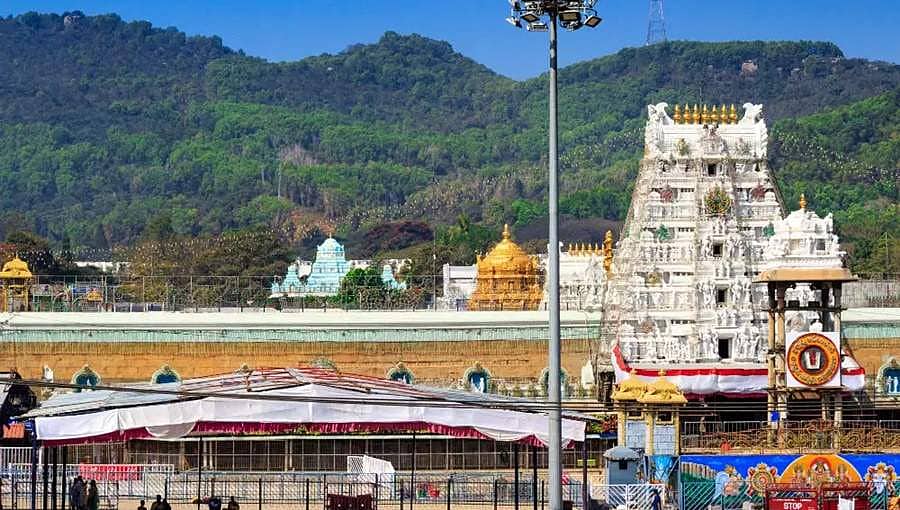 ಲಾಕ್ಡೌನ್ ತೆರವು: ಒಂದೇ ದಿನ ತಿರುಮಲ ತಿರುಪತಿಗೆ ಹರಿದು ಬಂತು ರೂ.1 ಕೋಟಿ ಆದಾಯ!