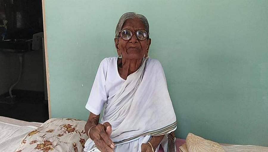 ಆಂಧ್ರ ಪ್ರದೇಶ: ಹೋಮ್ ಐಸೋಲೇಷನ್ ನಲ್ಲಿ ಕೋವಿಡ್-19 ನಿಂದ ಗುಣಮುಖರಾದ 102 ವರ್ಷದ  ವೃದ್ಧ ಮಹಿಳೆ