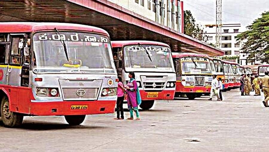 ಕೊರೋನಾ: ಸಾಮಾಜಿಕ ಅಂತರ ನಿಯಮ ಕೈಬಿಟ್ಟ ಕೆಎಸ್ಆರ್'ಟಿಸಿ