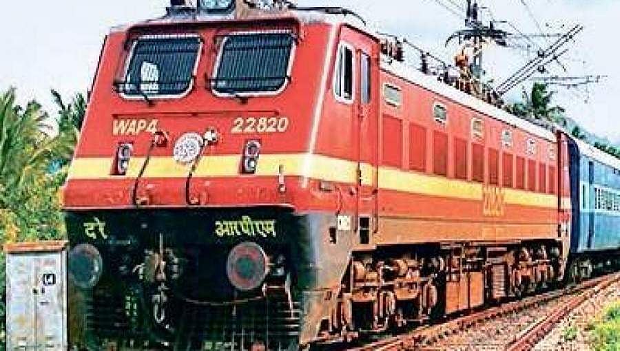 ಮೊದಲ ದಿನ, ಮೈಸೂರಿನಿಂದ 1800 ಪ್ರಯಾಣಿಕರು ರೈಲಿನಲ್ಲಿ ಪ್ರಯಾಣ