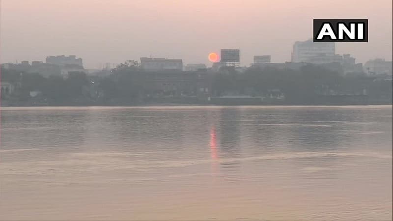 ಕೋಲ್ಕತ್ತಾದ ಹೌರಾ ಸೇತುವೆ ಬಳಿ ಸೂರ್ಯೋದಯವಾದ ಸಮಯ