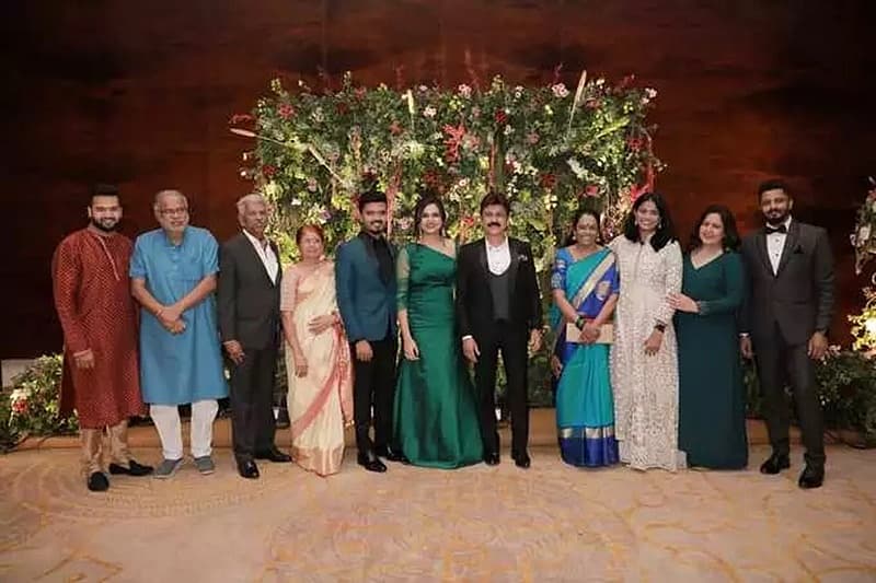 ಪ್ರಾಥಮಿಕ ಶಿಕ್ಷಣ ಸಚಿವ ಸುರೇಶ್ ಕುಮಾರ್ ಕುಟುಂಬದ ಜೊತೆ ರಮೇಶ್ ಅರವಿಂದ್ ಕುಟುಂಬ