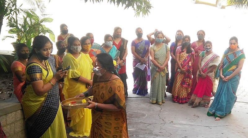9 ತಿಂಗಳ ಬಳಿಕ ಕರ್ನಾಟಕದಲ್ಲಿ ಶಾಲೆಗಳು ಆರಂಭ; ಮೊದಲ ದಿನದ ಚಿತ್ರಗಳು