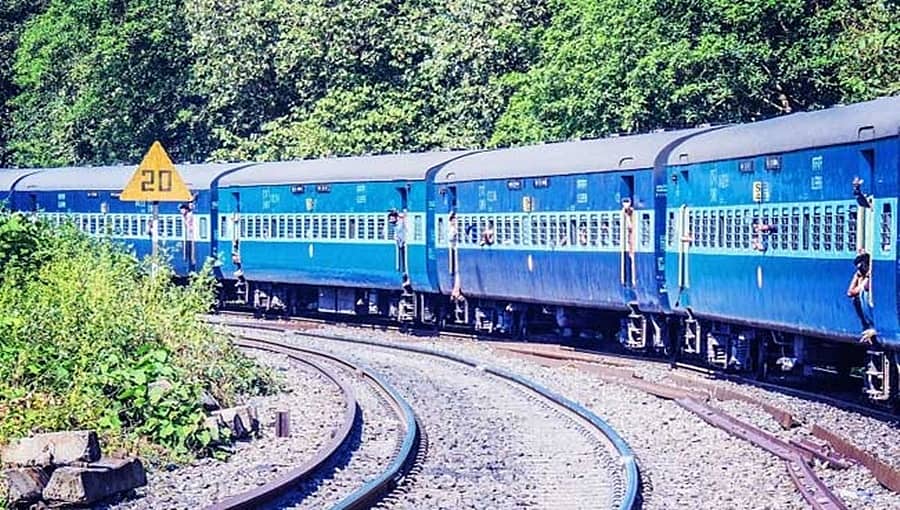 ಲಕ್ನೊ-ಮುಂಬೈ ಪುಷ್ಪಕ್ ಎಕ್ಸ್ ಪ್ರೆಸ್ ರೈಲಿನಲ್ಲಿ ದರೋಡೆಕೋರರಿಂದ ಮಹಿಳೆ ಮೇಲೆ ಸಾಮೂಹಿಕ ಅತ್ಯಾಚಾರ: ಏಳು ಮಂದಿ ಬಂಧನ