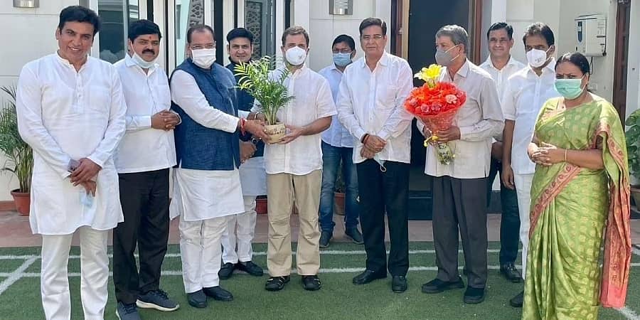 ಉತ್ತರಾಖಂಡ್ ಸಾರಿಗೆ ಸಚಿವ ಯಶ್ ಪಾಲ್ ಆರ್ಯ, ಆತನ ಎಂಎಲ್ಎ ಪುತ್ರ ಬಿಜೆಪಿಗೆ ಗುಡ್ ಬೈ, ಕಾಂಗ್ರೆಸ್ ಸೇರ್ಪಡೆ