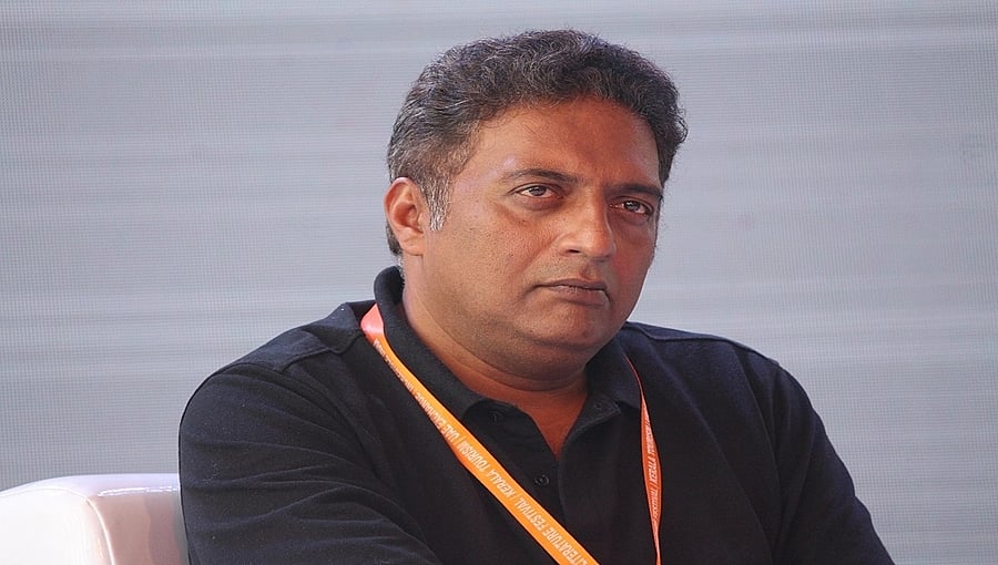 ಹೈದರಾಬಾದ್: 'ಮಾ' ಚುನಾವಣೆಯಲ್ಲಿ ನಟ ಪ್ರಕಾಶ್ ರಾಜ್ ಗೆ ಸೋಲು