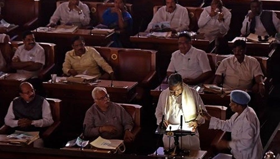 ವಿರೋಧ ಪಕ್ಷದ ನಾಯಕ ಸಿದ್ದರಾಮಯ್ಯ ಕರ್ನಾಟಕವನ್ನು ಕತ್ತಲೆಯತ್ತ ತಳ್ಳಿದ ಮಹಾನುಭಾವ: ಬಿಜೆಪಿ ವ್ಯಂಗ್ಯ