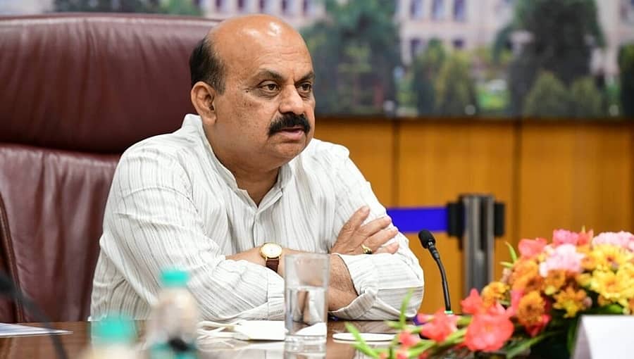ನಿಮ್ಮ ಕೈಗಳಲ್ಲಿ ರಕ್ತ ಅಂಟಿಸಿಕೊಂಡು ಹೇಗೆ ಮಲಗುತ್ತೀರೋ ದೇವರಿಗೇ ಗೊತ್ತು: ಸಿದ್ದರಾಮಯ್ಯಗೆ ಸಿಎಂ ತಿರುಗೇಟು