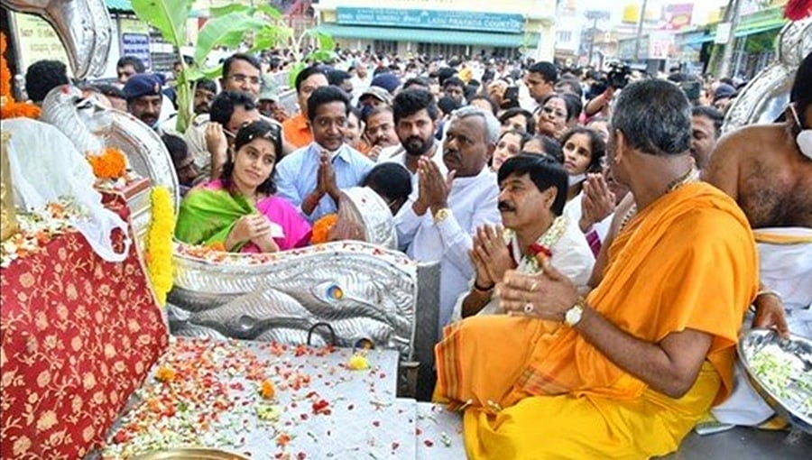 ಚಾಮುಂಡಿ ಬೆಟ್ಟದಿಂದ ಅರಮನೆ ತಲುಪಿದ ಚಾಮುಂಡೇಶ್ವರಿ ದೇವಿಯ ಉತ್ಸವ ಮೂರ್ತಿ