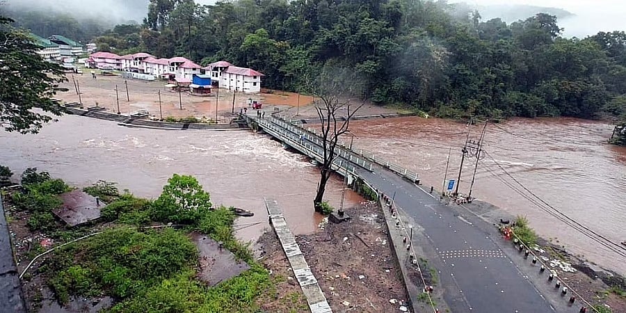 ಕೇರಳದಲ್ಲಿ ಭಾರೀ ಮಳೆ: ಅಣೆಕಟ್ಟುಗಳ ಗೇಟ್ ತೆರೆಯುವ ಕುರಿತು ತಜ್ಞರ ಸಮಿತಿ ನಿರ್ಧಾರ, 184 ಪರಿಹಾರ ಕೇಂದ್ರ ಆರಂಭ
