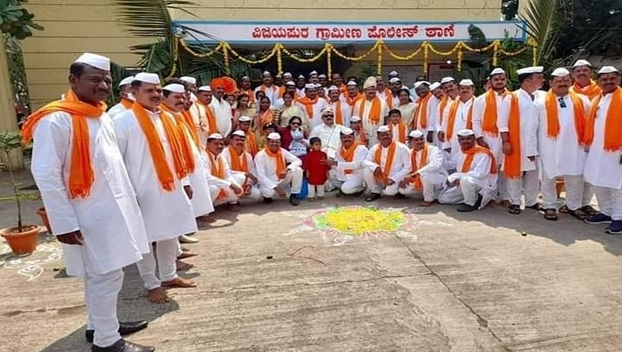 ಪೊಲೀಸರ ದಿರಿಸು ಮಾತ್ರ ಯಾಕೆ ಬದಲಾಯಿಸಿದಿರಿ ಅವರ ಕೈಗೆ ತ್ರಿಶೂಲಗಳನ್ನೂ ಕೊಟ್ಟು ಹಿಂಸೆಯ ದೀಕ್ಷೆ ಕೊಟ್ಟು ಬಿಡಿ