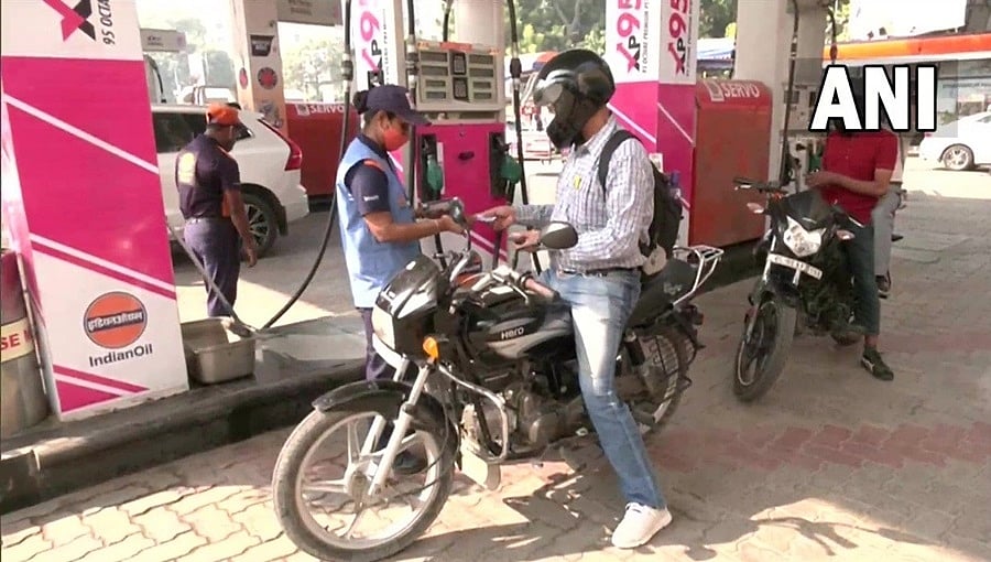 ಮುಂದುವರೆದ ತೈಲೋತ್ಪನ್ನಗಳ ಬೆಲೆ ಏರಿಕೆ: ಪೆಟ್ರೋಲ್, ಡೀಸೆಲ್ ದರ ತಲಾ 35 ಪೈಸೆ ಹೆಚ್ಚಳ