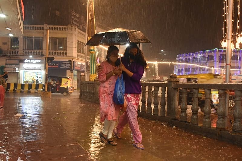 ಮಳೆ ಸುರಿಯುತ್ತಿರುವ ಫೋಟೋಗಳು