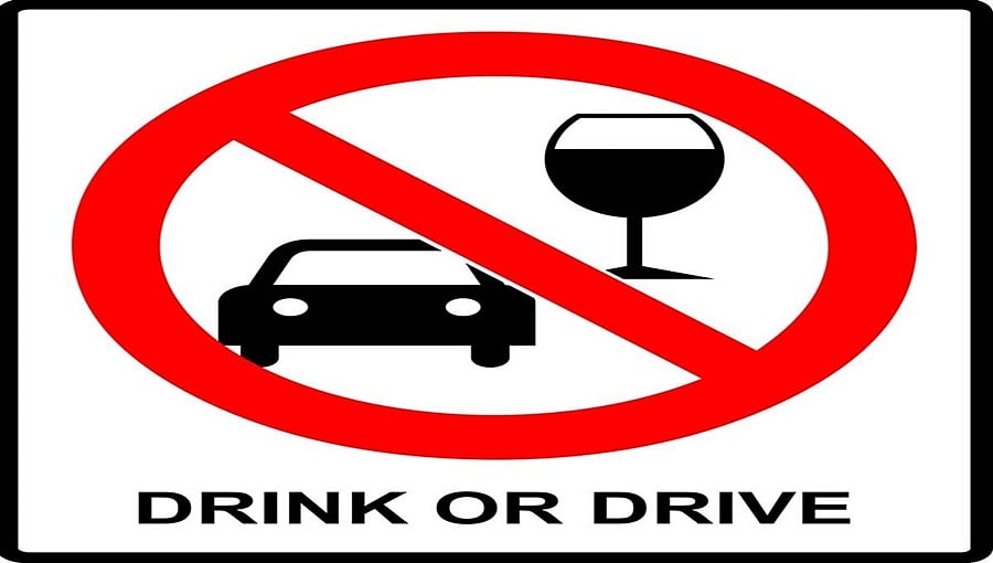 ಬೆಂಗಳೂರು: ಮದ್ಯಪಾನ ಮಾಡಿ ಪೊಲೀಸರಿಗೆ ಕಾರು ಗುದ್ದಿಸಿದ ಚಾಲಕ